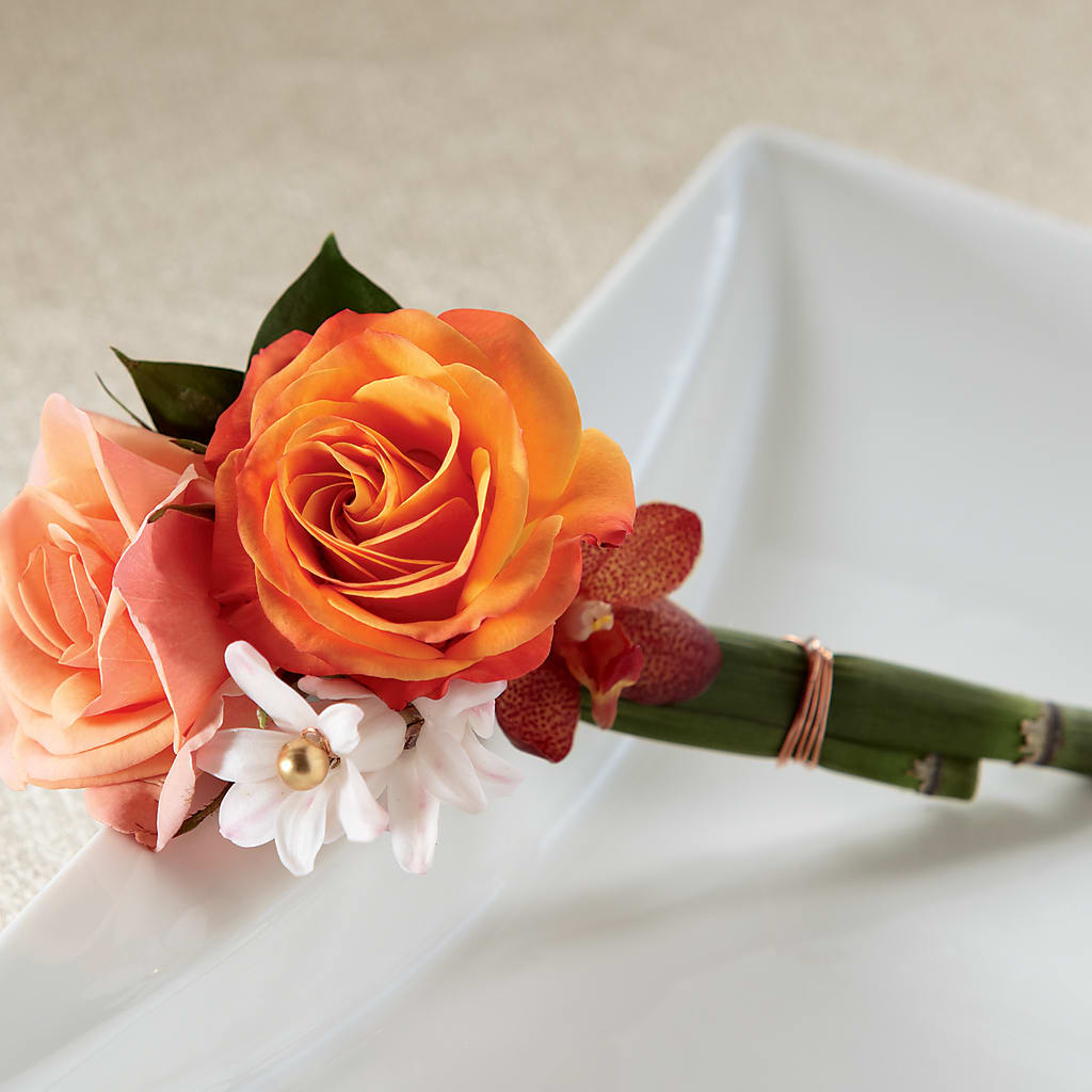 Sunset Dream Boutonniere – Nayitas Rva Flowers, Richmond VA