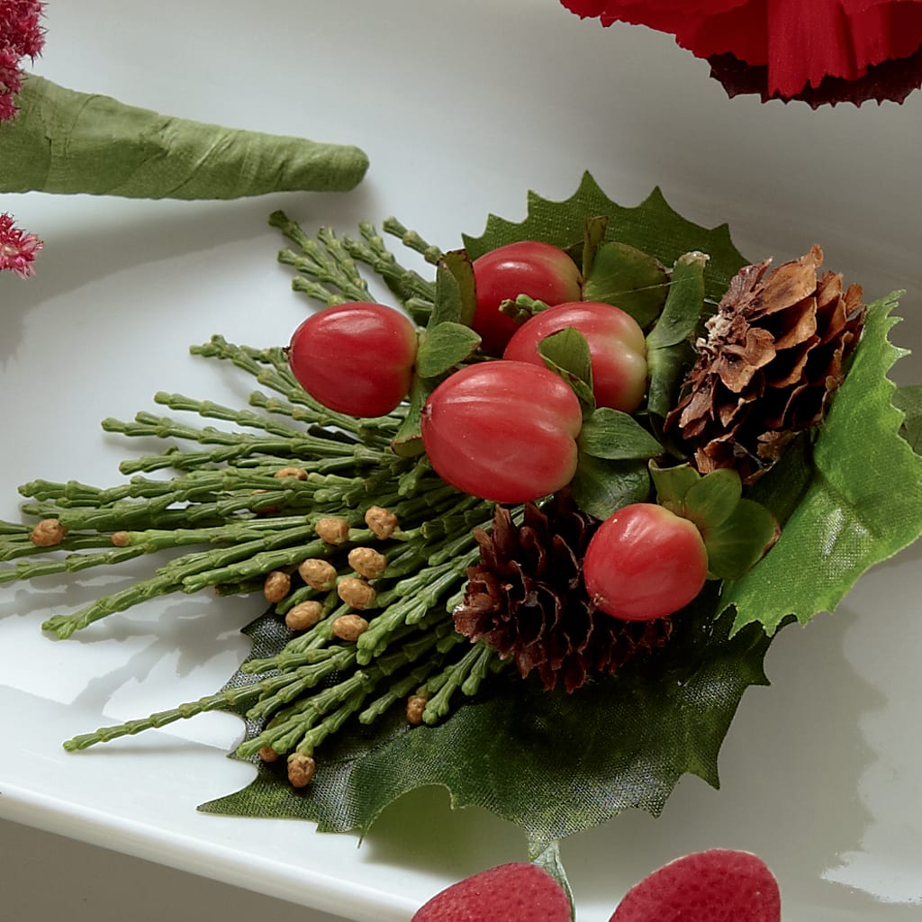 Red Berry Boutonniere – Nayitas Rva Flowers, Richmond VA