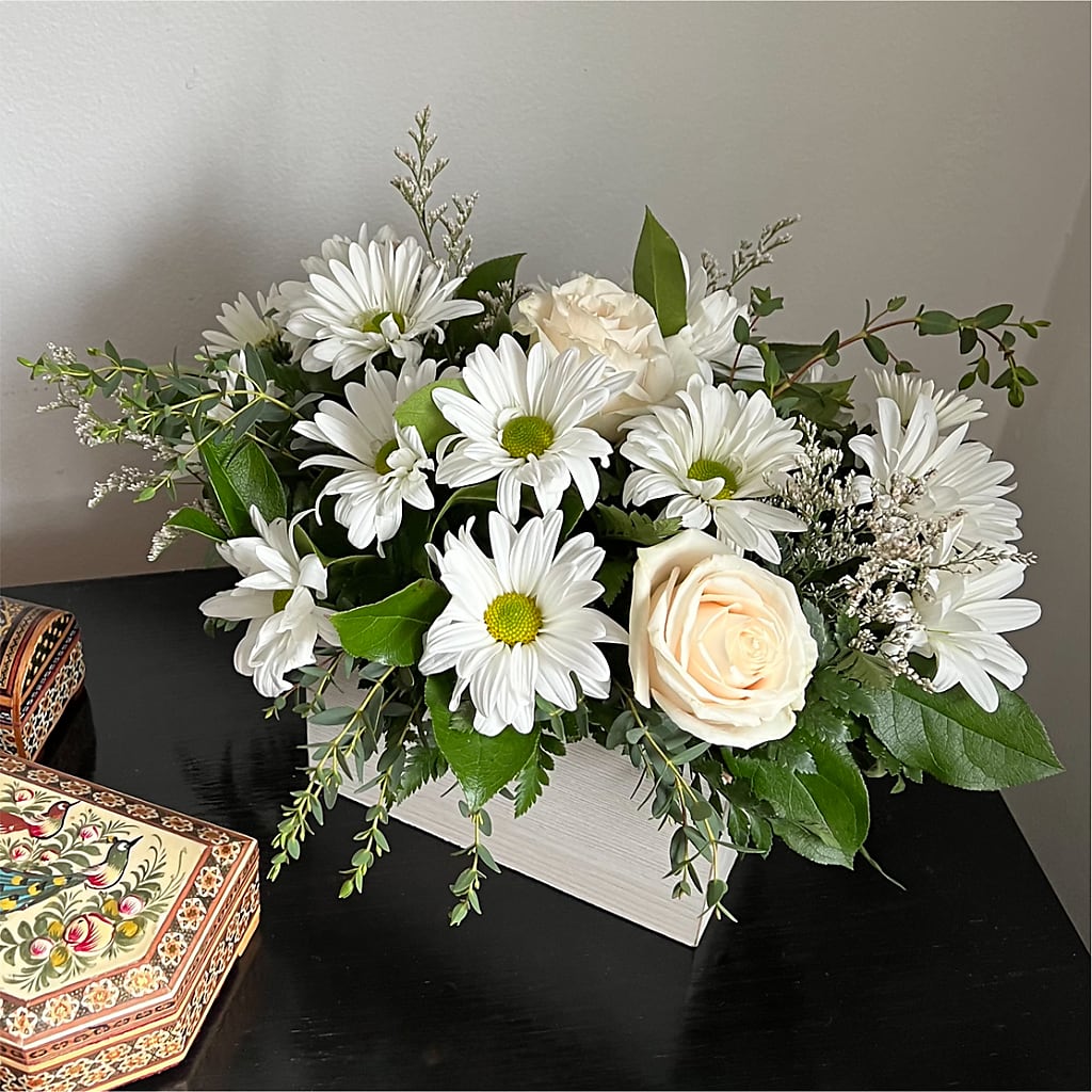 Fresh Linen Box Bouquet –  Nayitas Rva Flowers, Richmond VA