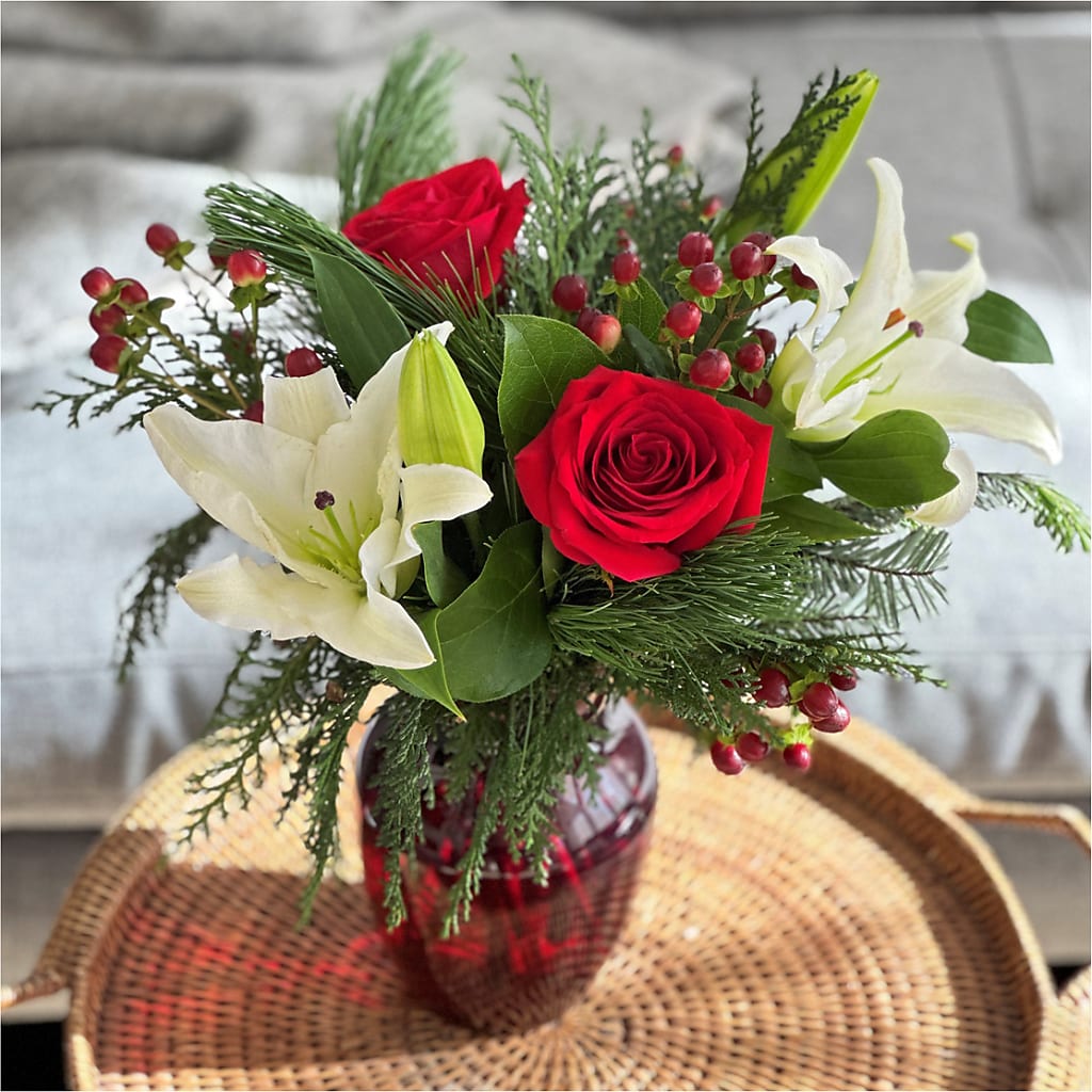 Evergreen Delight Bouquet –  Nayitas Rva Flowers, Richmond VA